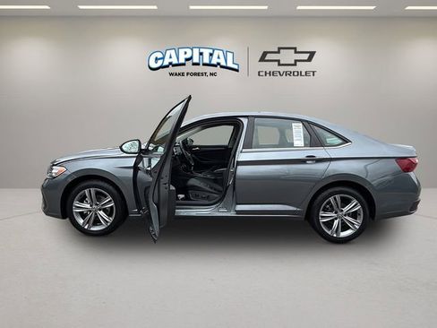 Used 2024 Volkswagen Jetta SE image 13