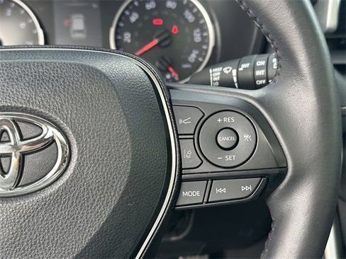Used 2020 Toyota RAV4 XLE Premium image 14