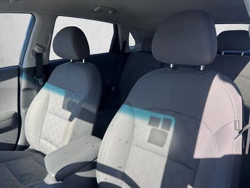 Used 2022 Kia Niro LX image 16