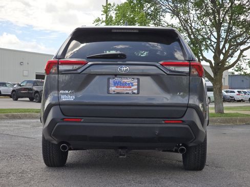 Used 2020 Toyota RAV4 LE FWD image 14