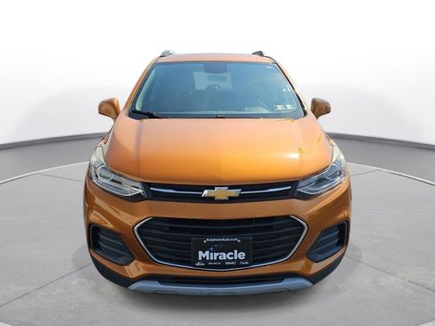 Used 2017 Chevrolet Trax LT w/ Sun & Sound Package FWD image 2