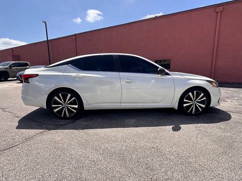 Used 2020 Nissan Altima 2.5 SR w/ Premium Package FWD image 7