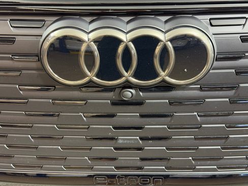 Certified 2023 Audi Q4 e-tron Premium Plus w/ Premium Plus AWD/4WD image 21