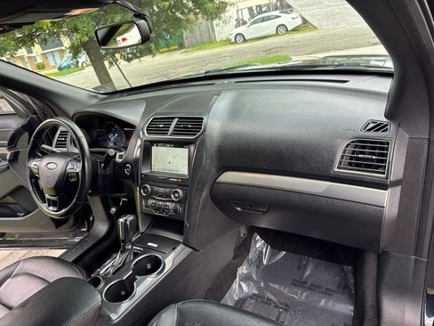 Used 2018 Ford Explorer XLT w/ Equipment Group 202A FWD image 22