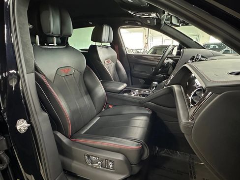 Used 2021 Bentley Bentayga AWD/4WD image 12