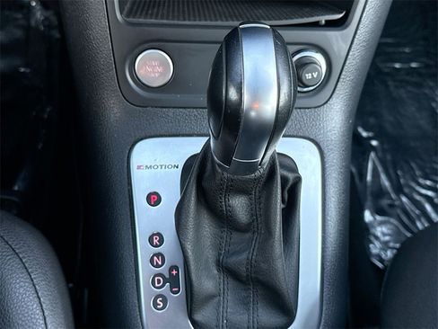 Used 2017 Volkswagen Tiguan S image 20