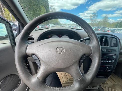 Used 2003 Dodge Caravan Sport FWD image 24
