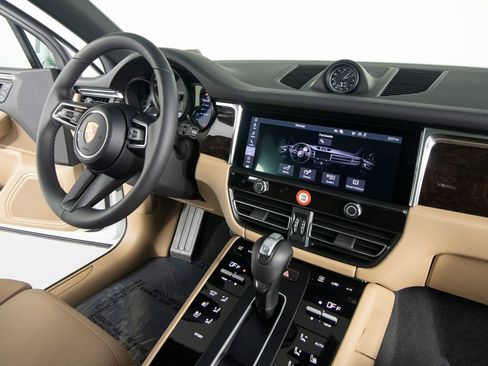 New 2026 Porsche Macan AWD/4WD image 30