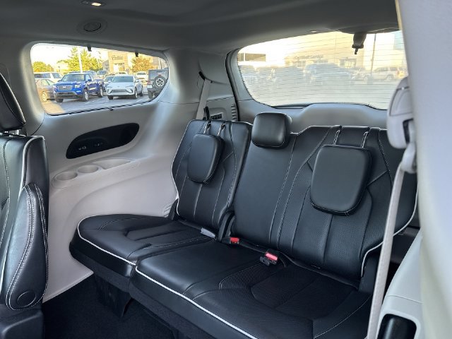 Used 2023 Chrysler Pacifica Limited w/ Uconnect Theater Family Group AWD/4WD image 14
