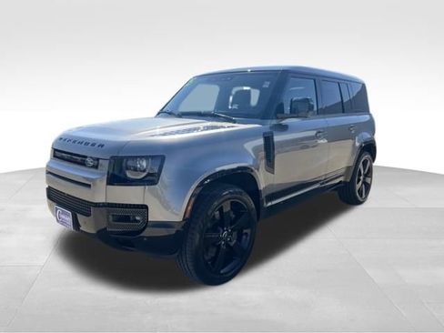Used 2025 Land Rover Defender 110 X-Dynamic SE image 3
