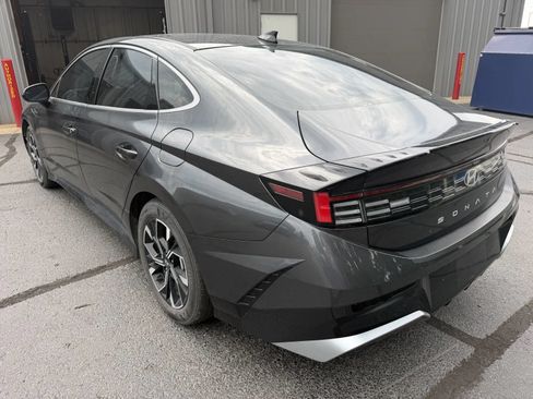 Used 2025 Hyundai Sonata SEL FWD image 2