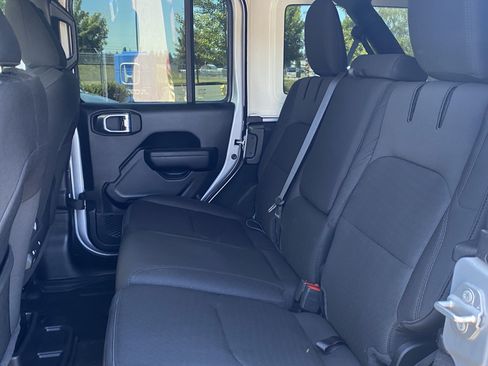 Used 2023 Jeep Wrangler Unlimited w/ Cold Weather Group AWD/4WD image 15