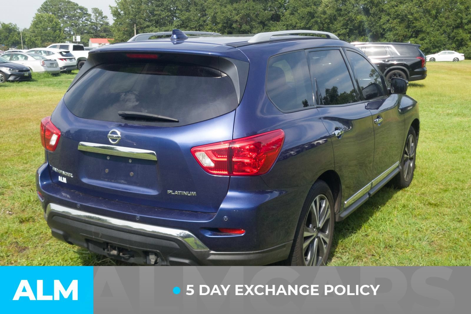 Used 2020 Nissan Pathfinder Platinum FWD image 3
