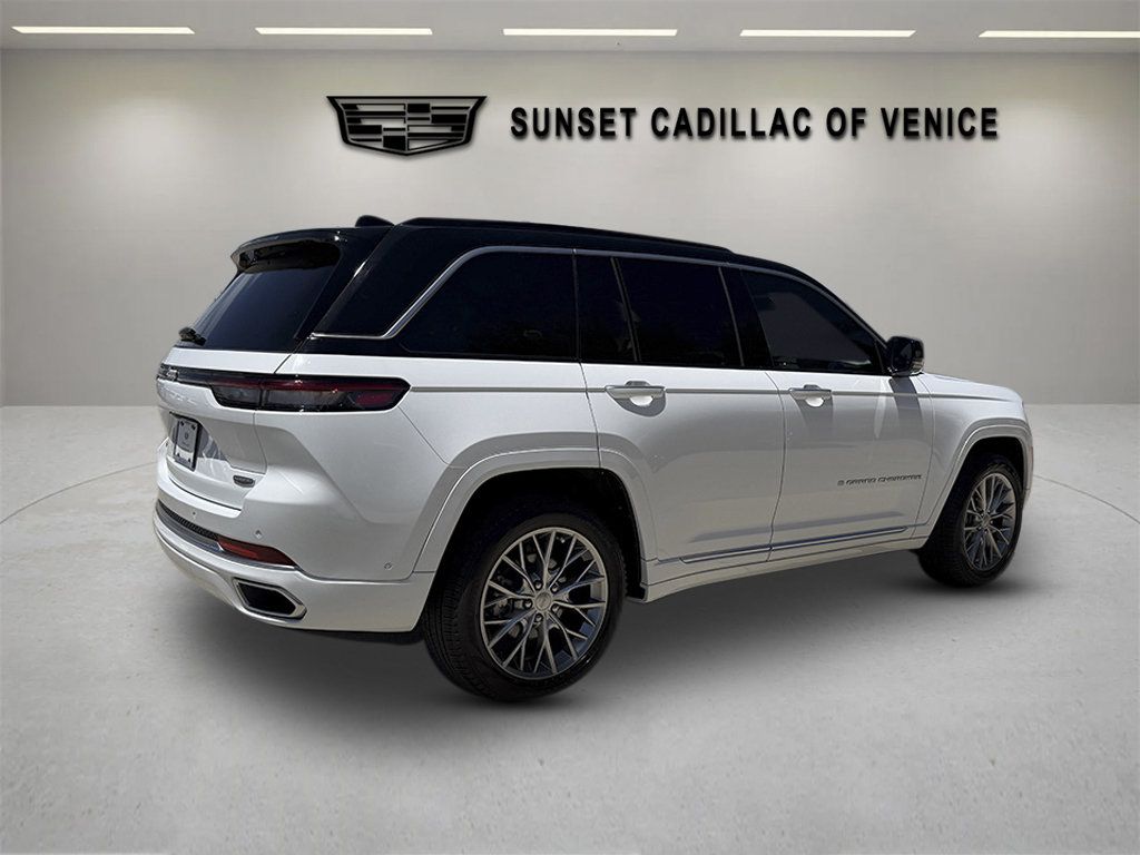 Used 2024 Jeep Grand Cherokee Summit w/ Luxury Tech Group V AWD/4WD image 3