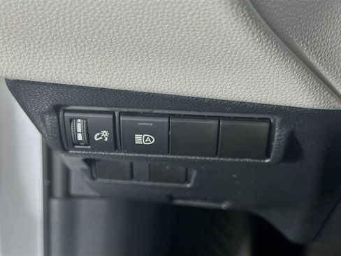 Used 2024 Toyota Corolla Cross L image 16