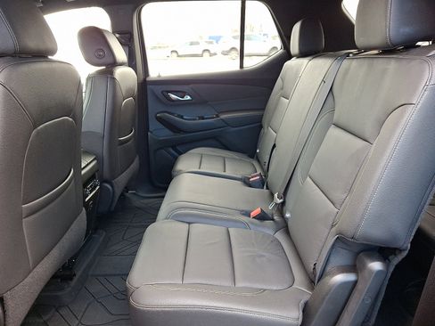 Used 2023 Chevrolet Traverse LT image 10