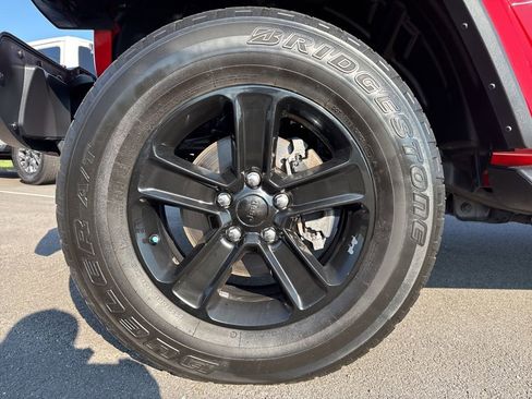Used 2021 Jeep Wrangler Unlimited Sahara AWD/4WD image 14