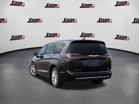 New 2026 Chrysler Pacifica Select image 3