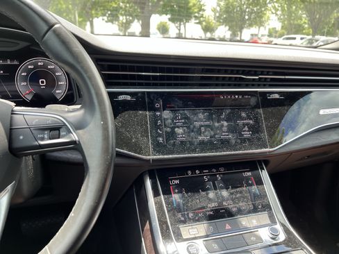 Used 2019 Audi Q8 Prestige AWD/4WD image 32