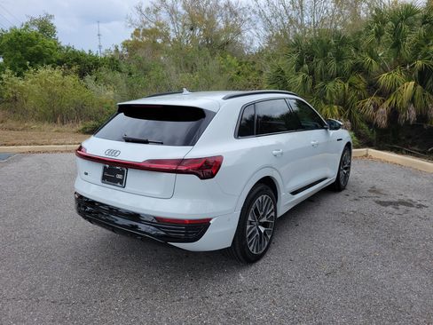 Used 2024 Audi Q8 e-tron Prestige w/ Prestige Package image 4