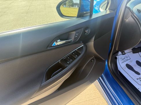 Used 2017 Chevrolet Cruze LT image 16