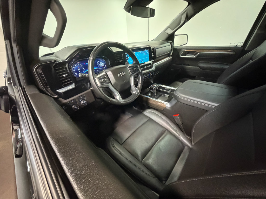 Used 2025 Chevrolet Silverado 1500 RST w/ Convenience Package II AWD/4WD image 2