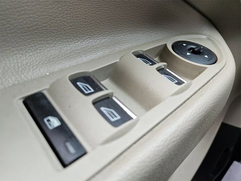 Used 2017 Ford Escape Titanium image 31