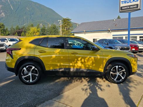 Used 2024 Chevrolet Trax RS w/ Driver Confidence Package FWD image 4