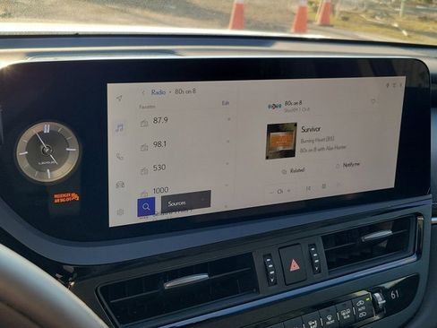 Used 2023 Lexus ES 300h w/ Luxury Package image 28