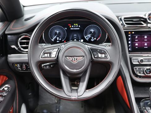 Used 2022 Bentley Bentayga AWD/4WD image 27