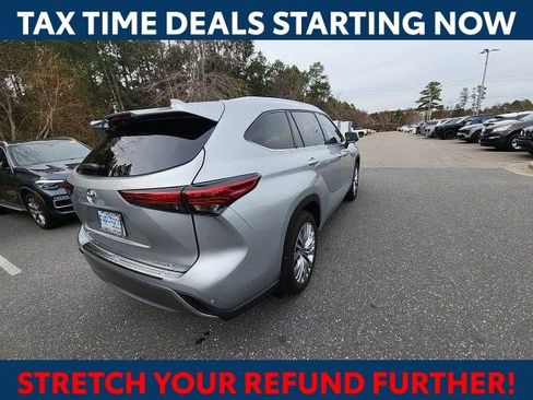 Used 2023 Toyota Highlander Platinum image 11