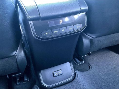 Used 2023 Toyota Highlander XLE AWD/4WD image 34