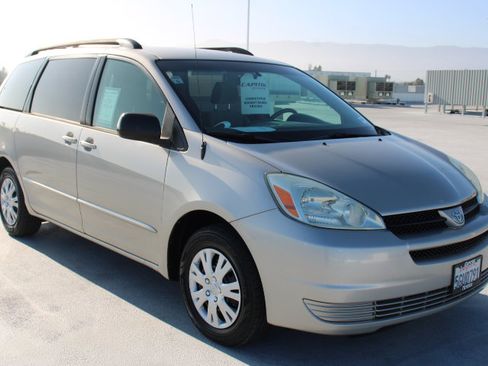 Used 2004 Toyota Sienna LE image 2