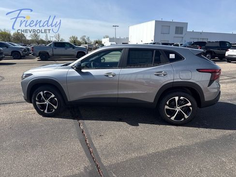 New 2026 Chevrolet Trax RS FWD image 2