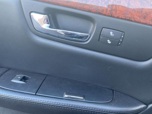 Used 2006 Cadillac DTS Luxury II w/ Sun And Sound Package image 16