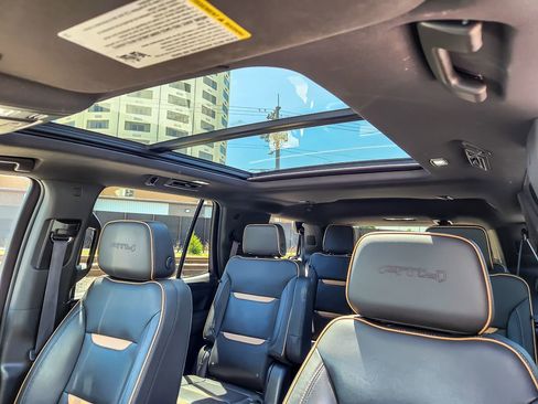 Used 2023 GMC Yukon AT4 w/ Technology Package AWD/4WD image 9
