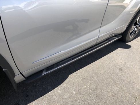 Used 2020 Toyota Highlander XLE image 14