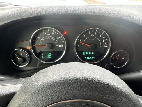 Used 2018 Jeep Wrangler Unlimited Sahara w/ Connectivity Group image 19