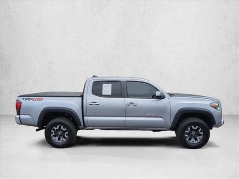 Used 2019 Toyota Tacoma TRD Off-Road AWD/4WD image 4