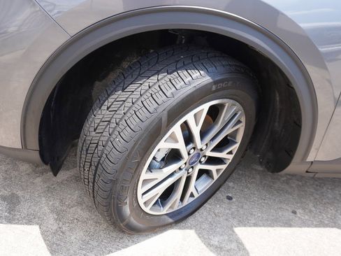 Used 2022 Ford Escape SEL w/ Technology Package image 28