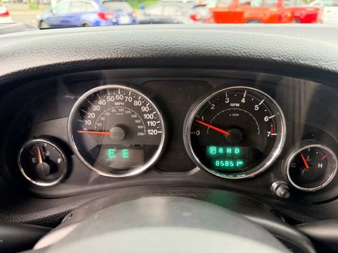 Used 2018 Jeep Wrangler Unlimited Sahara w/ Max Tow Package AWD/4WD image 19
