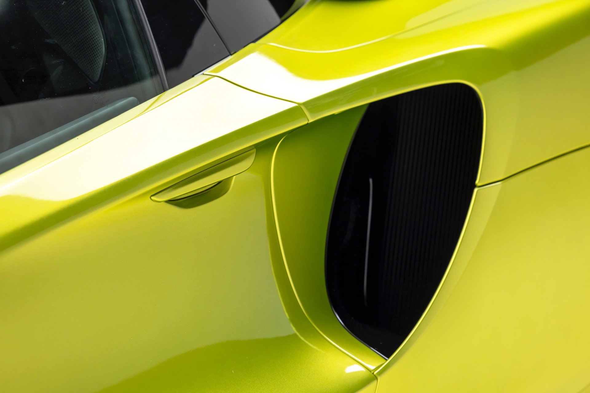 Used 2025 McLaren Artura Spider RWD image 39