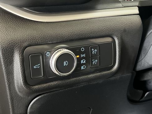 Used 2022 Ford Explorer XLT w/ Equipment Group 202A AWD/4WD image 38