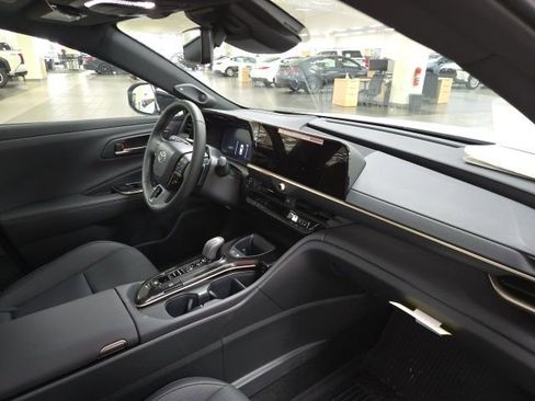 New 2026 Toyota Crown Platinum image 9