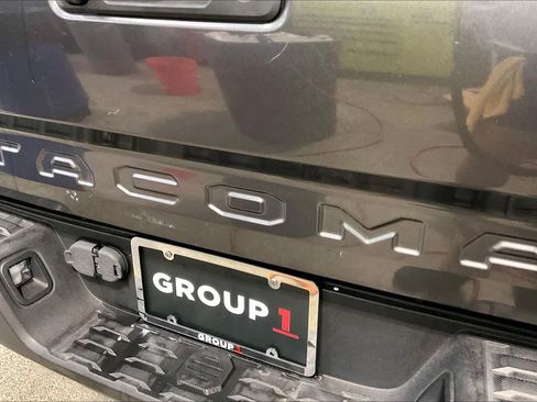 Used 2017 Toyota Tacoma TRD Sport w/ Tow Package (A/T) AWD/4WD image 30