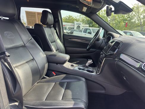 Used 2020 Jeep Grand Cherokee Overland AWD/4WD image 16