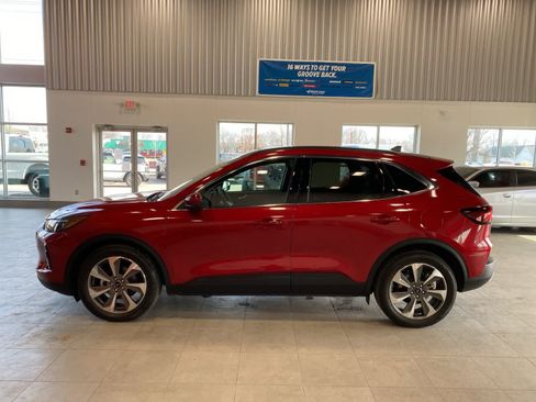 Used 2023 Ford Escape Platinum w/ Premium Technology Package image 2