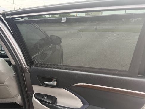 Used 2015 Toyota Highlander Limited AWD/4WD image 33