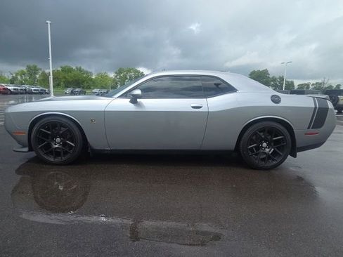 Used 2015 Dodge Challenger R/T Scat Pack w/ Leather Interior Group RWD image 12