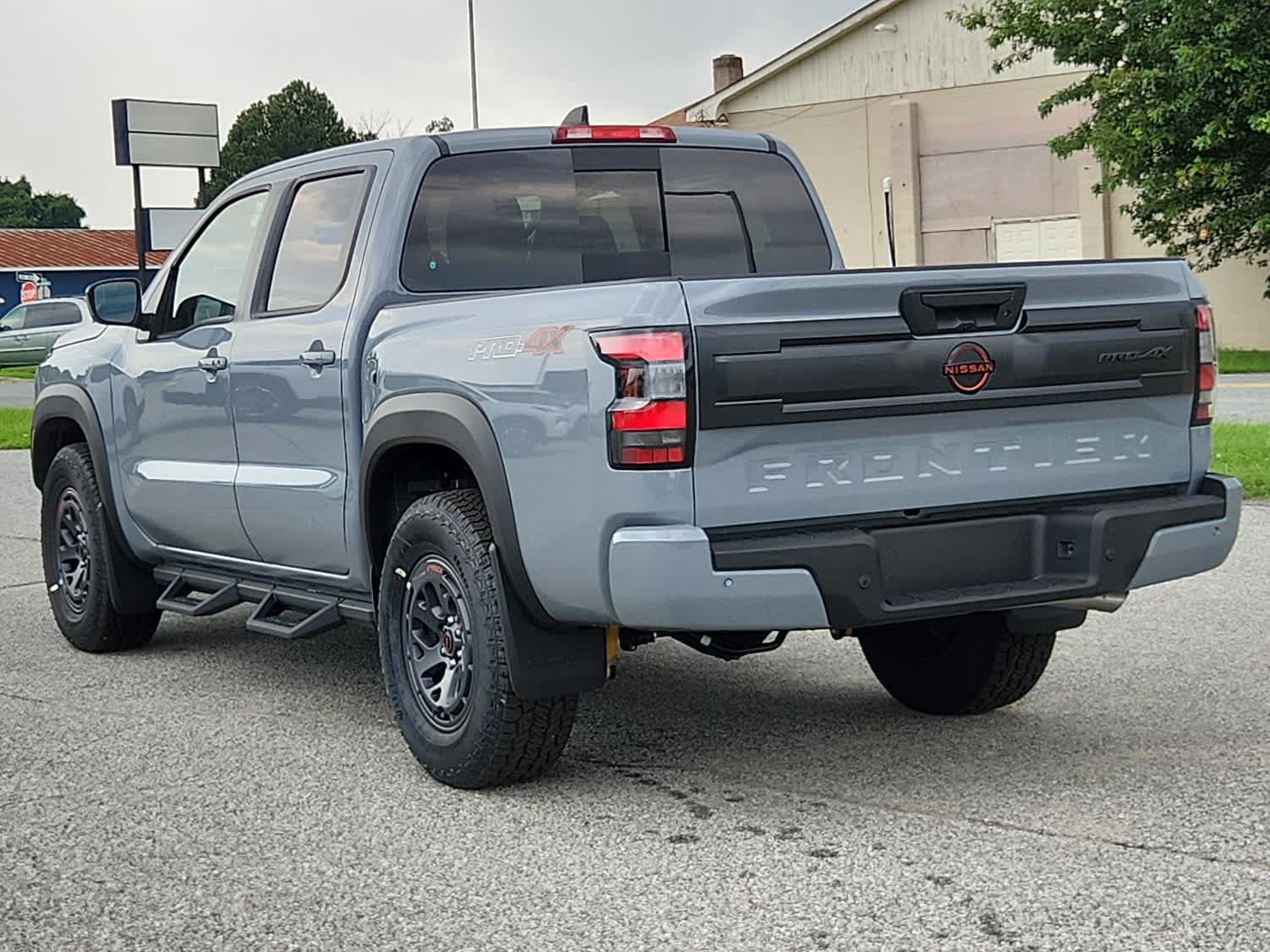 Used 2025 Nissan Frontier PRO-4X AWD/4WD image 4